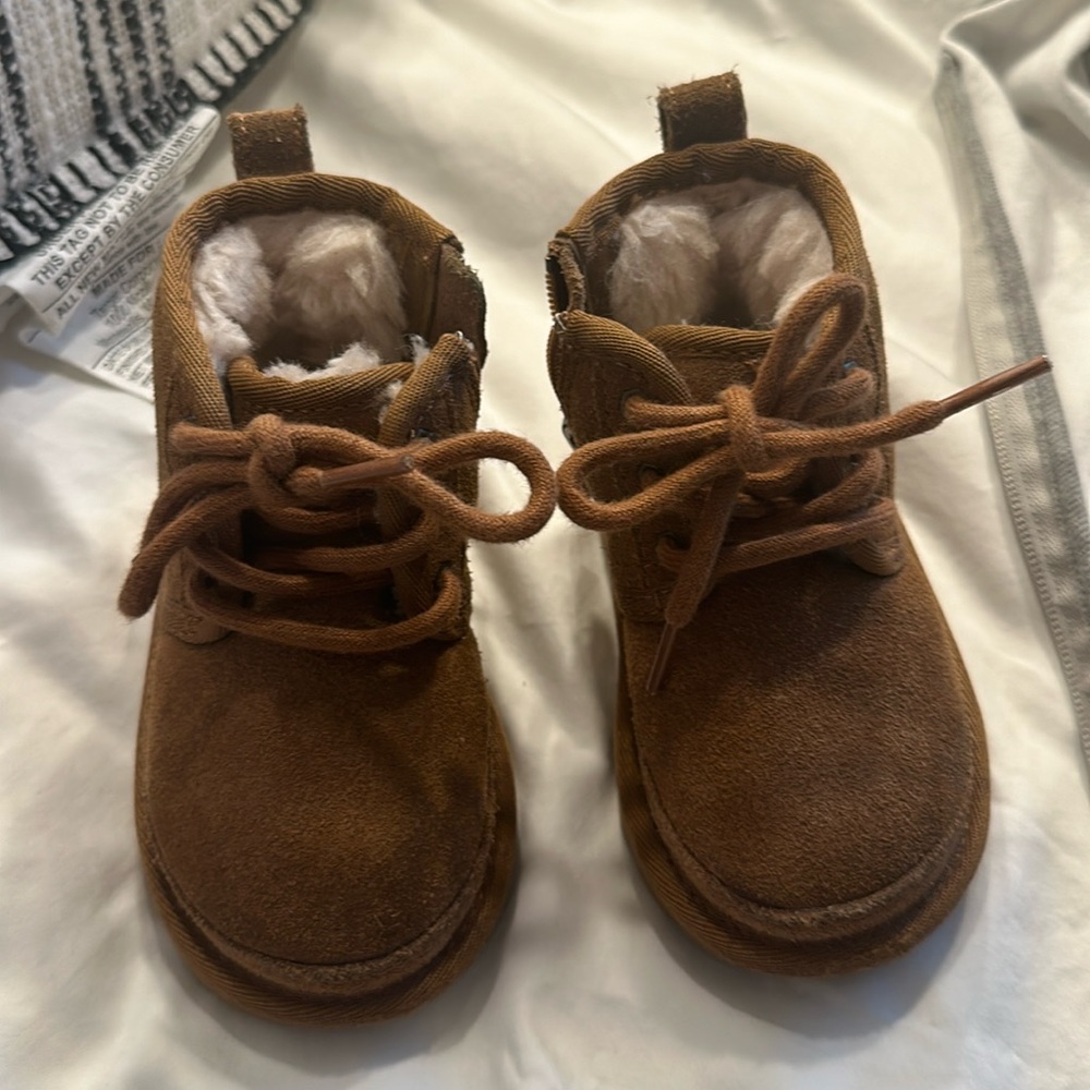 Toddler UGG Neumel ll size 6, worn once.